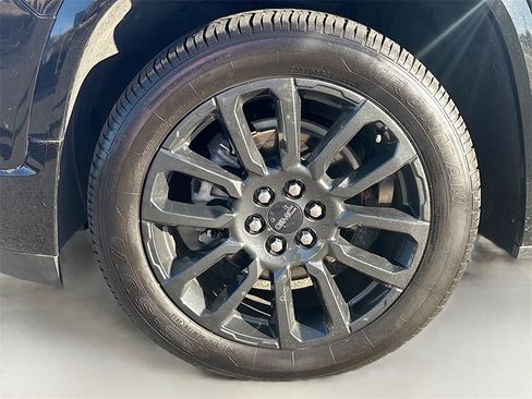 Used 2023 GMC Acadia Denali w/ Black Diamond Edition image 34