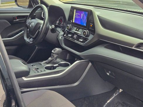 Used 2024 Toyota Highlander LE image 7