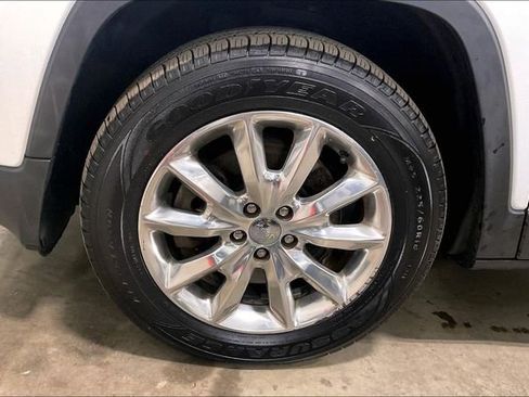 Used 2016 Jeep Cherokee Limited image 9