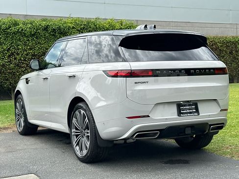 Used 2025 Land Rover Range Rover Sport Dynamic SE AWD/4WD image 3