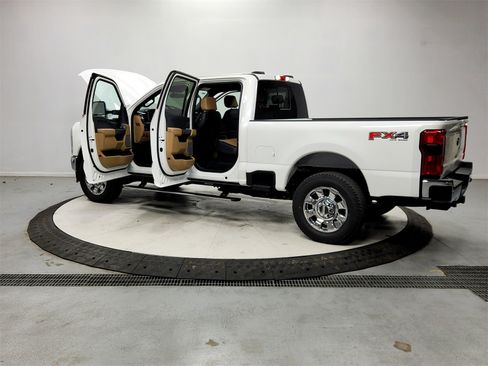 New 2026 Ford F250 Lariat w/ Chrome Package image 13