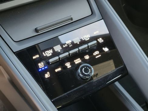 Used 2025 Porsche Macan 4S Electric image 21