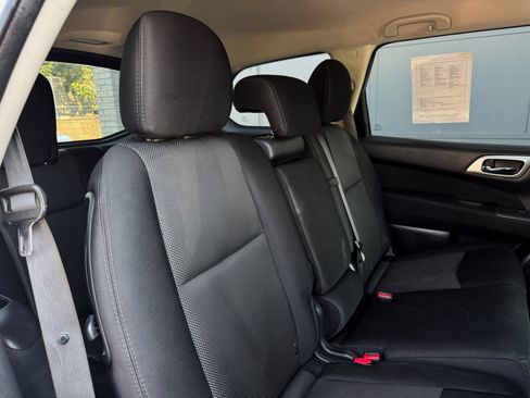 Used 2017 Nissan Pathfinder SV FWD image 18