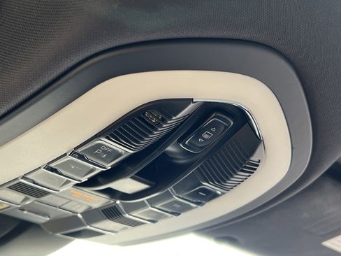 Used 2016 Porsche Cayenne image 30