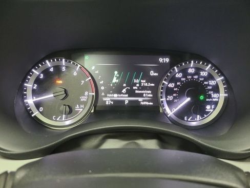 Used 2023 Toyota Highlander LE AWD/4WD image 29
