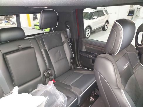 New 2026 RAM 2500 Laramie AWD/4WD image 15