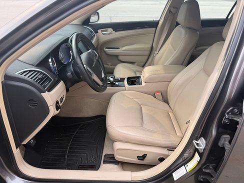 Used 2013 Chrysler 300 w/ Driver Convenience Group RWD image 17