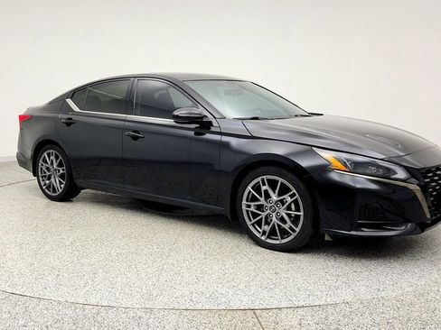 Used 2024 Nissan Altima 2.0 SR image 3