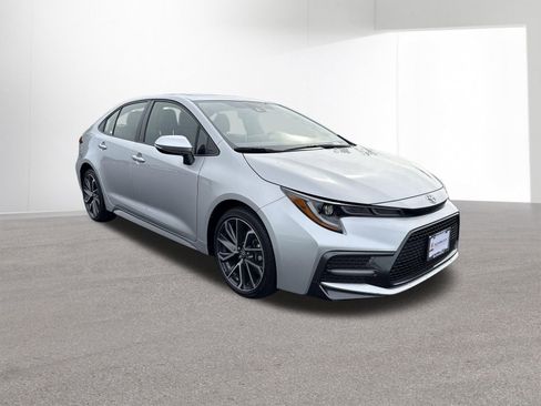Used 2022 Toyota Corolla XSE FWD image 2