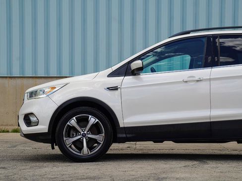 Used 2017 Ford Escape SE w/ Equipment Group 201A AWD/4WD image 9