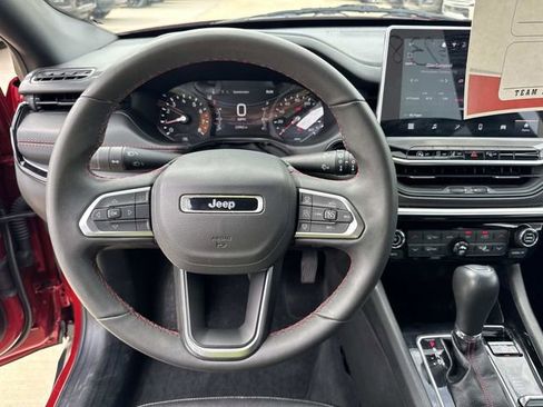 Used 2025 Jeep Compass Trailhawk AWD/4WD image 25
