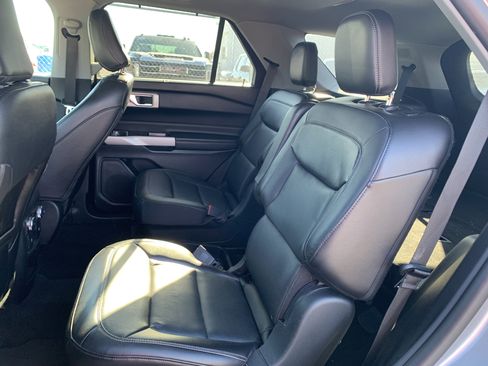 Used 2021 Ford Explorer Limited w/ Equipment Group 301A image 6