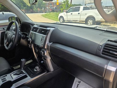 Used 2020 Toyota 4Runner SR5 Premium w/ Moonroof Package AWD/4WD image 23