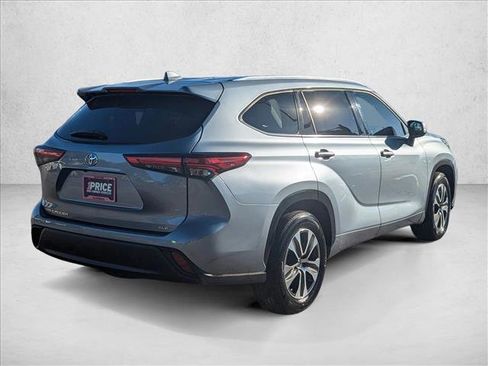 Used 2021 Toyota Highlander XLE image 5