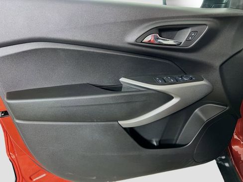 Used 2024 Chevrolet Trax LS w/ LS Convenience Package image 12