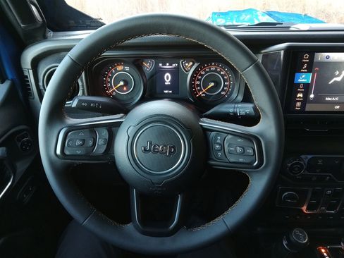 Used 2024 Jeep Wrangler Sport S image 12