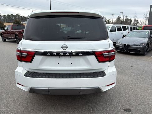 Used 2022 Nissan Armada SV w/ SV Appearance Package image 9