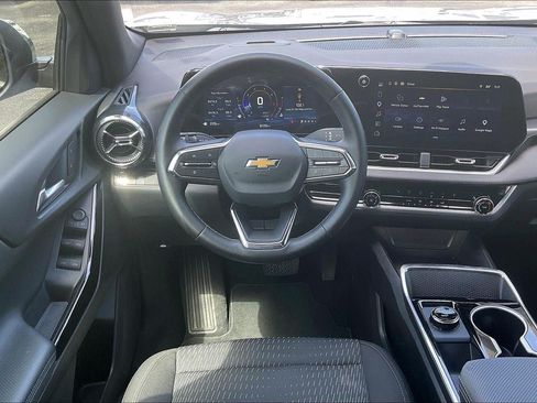 Used 2026 Chevrolet Equinox LT FWD image 5