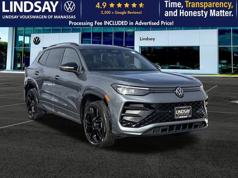 Certified 2025 Volkswagen Tiguan SE R-Line image 1