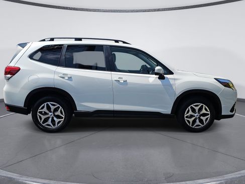 Certified 2024 Subaru Forester Premium AWD/4WD image 2