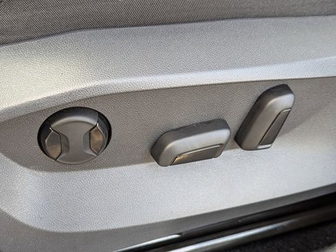 Certified 2023 Volkswagen Tiguan SE R-Line image 28