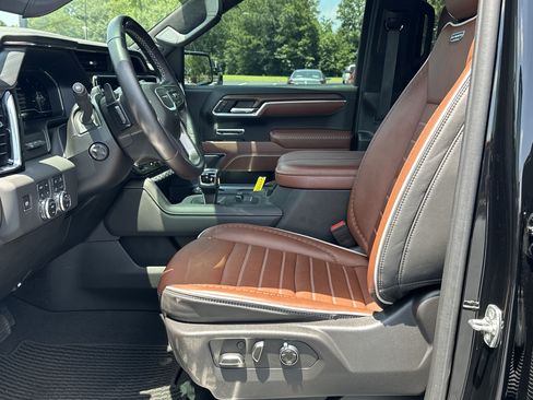 Used 2025 GMC Sierra 1500 Denali Ultimate AWD/4WD image 9