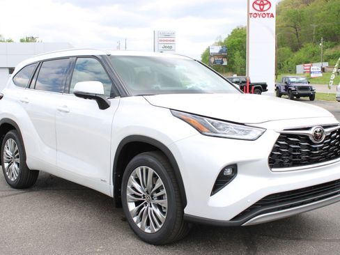 New 2026 Toyota Highlander Platinum AWD/4WD image 4