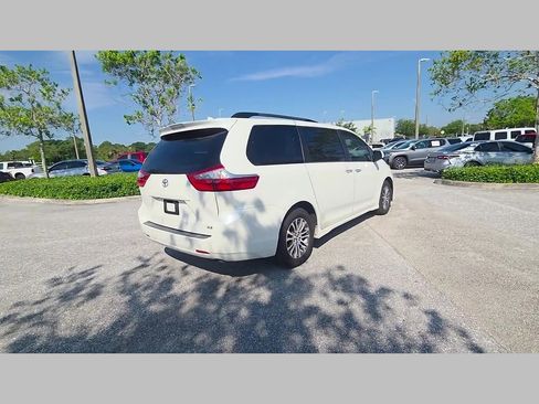 Used 2020 Toyota Sienna XLE FWD image 7