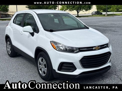 Used 2019 Chevrolet Trax LS FWD image 1