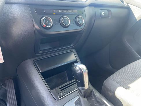 Used 2017 Volkswagen Tiguan S FWD image 17
