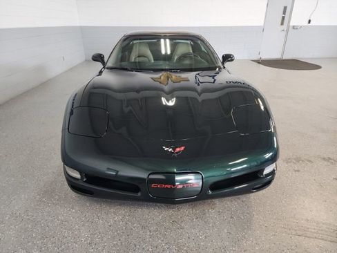 Used 2001 Chevrolet Corvette Coupe w/ Preferred Equipment Group1 RWD image 7