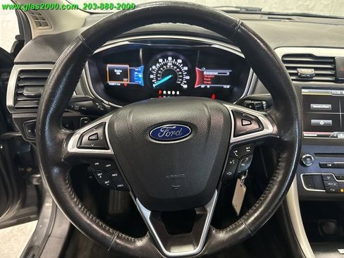 Used 2016 Ford Fusion SE image 4