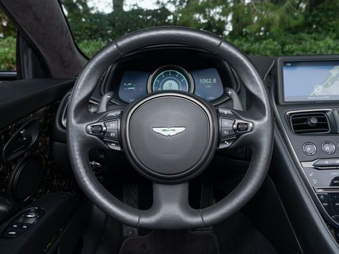 Used 2019 Aston Martin DB11 Volante image 22