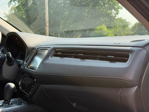 Used 2018 Honda HR-V EX image 41