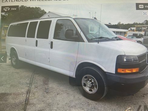 Used 2020 Chevrolet Express 3500 LS RWD image 15
