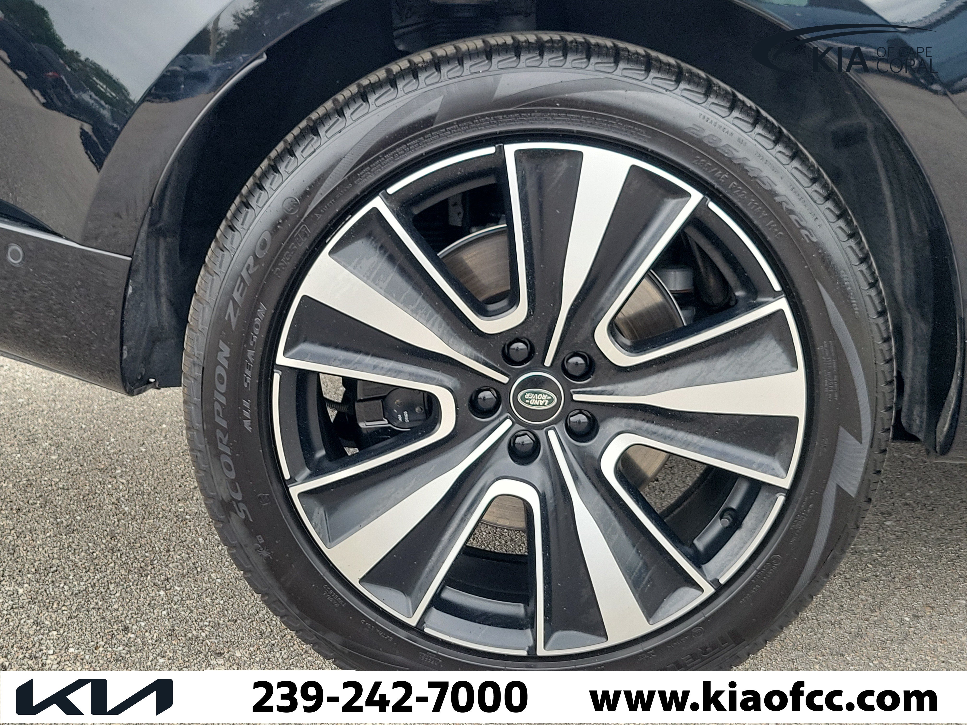Used 2023 Land Rover Range Rover SE AWD/4WD image 9