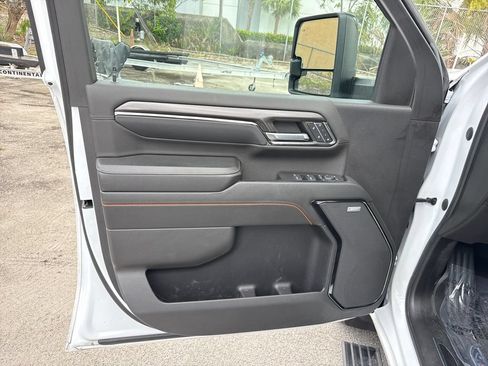 Used 2024 GMC Sierra 2500 AT4 w/ AT4 Premium Plus Package AWD/4WD image 14