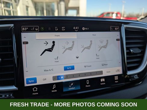 Used 2024 Chrysler Pacifica Touring-L image 25