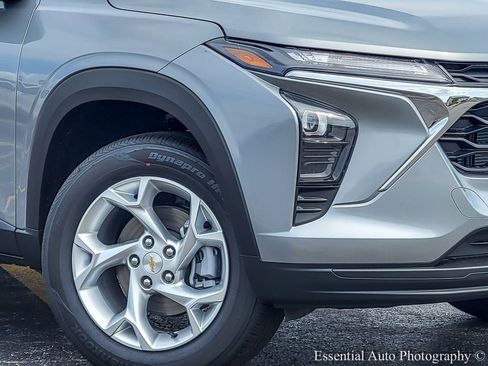 New 2026 Chevrolet Trax LS w/ LS Convenience Package FWD image 3