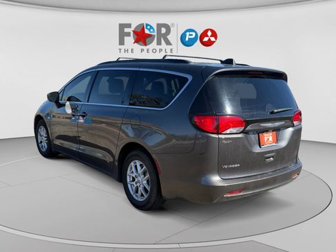 Used 2021 Chrysler Voyager Lxi FWD image 3