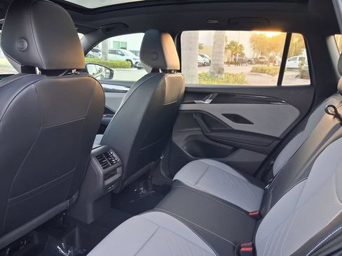 New 2026 Volkswagen Tiguan SE R-Line FWD image 5