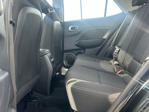 Used 2024 Hyundai Venue SEL FWD image 18
