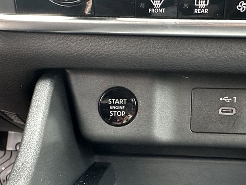 Used 2024 Nissan Rogue SV FWD image 24