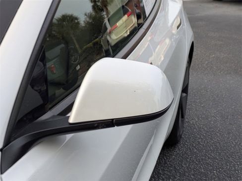 Used 2023 Tesla Model 3 Standard Range image 12