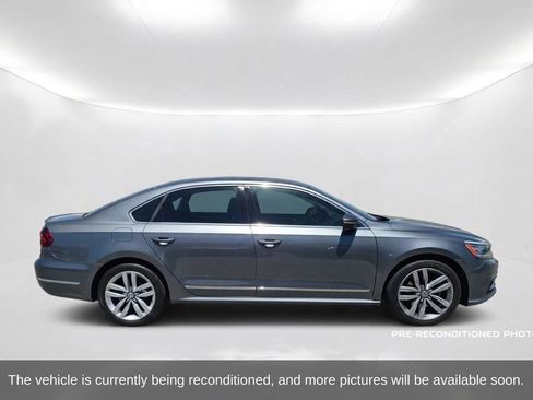 Used 2017 Volkswagen Passat 1.8T SEL Premium FWD image 4