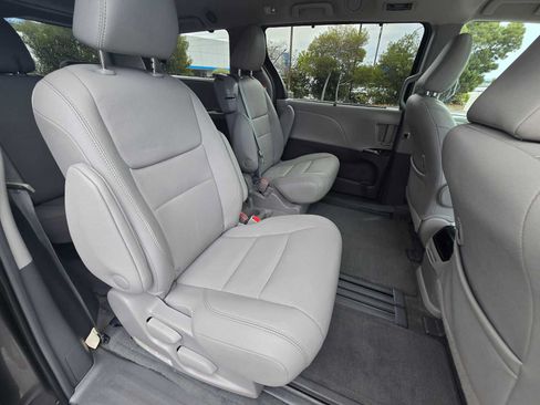 Used 2017 Toyota Sienna XLE w/ XLE Navigation Package FWD image 12