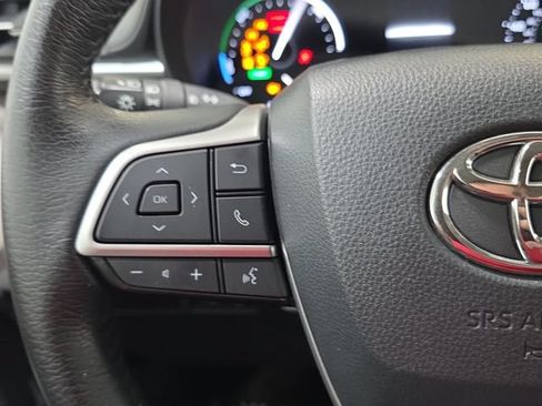 Used 2024 Toyota Sienna XLE FWD image 13