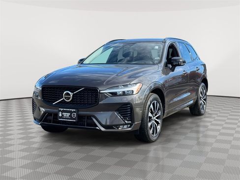 Certified 2023 Volvo XC60 B5 Plus image 2