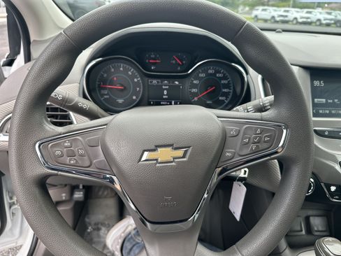 Certified 2018 Chevrolet Cruze LT FWD image 14