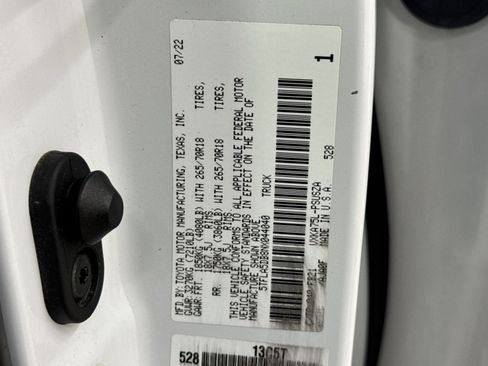 Used 2022 Toyota Tundra SR5 w/ SR5 Convenience Package AWD/4WD image 33